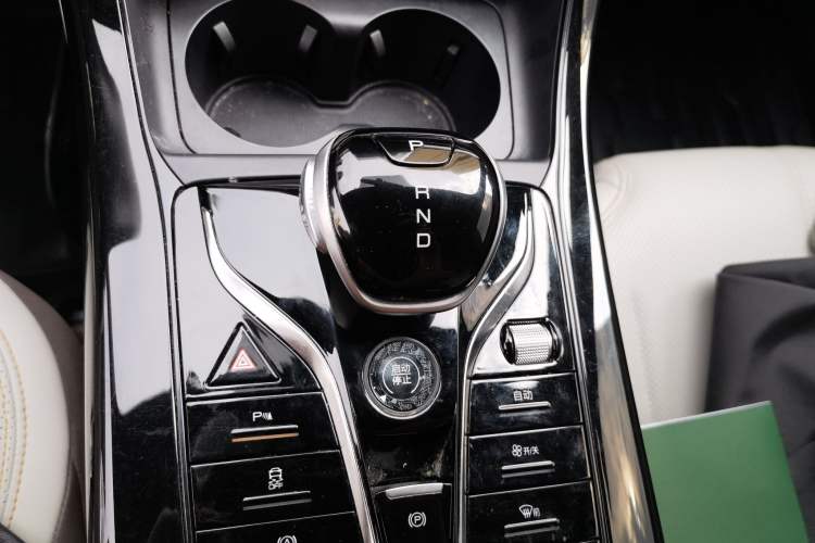 Used BYD Qin PLUS 2023 Champion Edition DM-i 55KM Leading Model Gear Lever