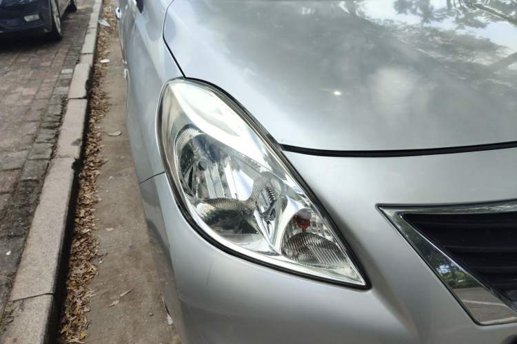 Used Nissan Sunny 2011 1.5XE CVT Comfort Edition Right Front Headlight