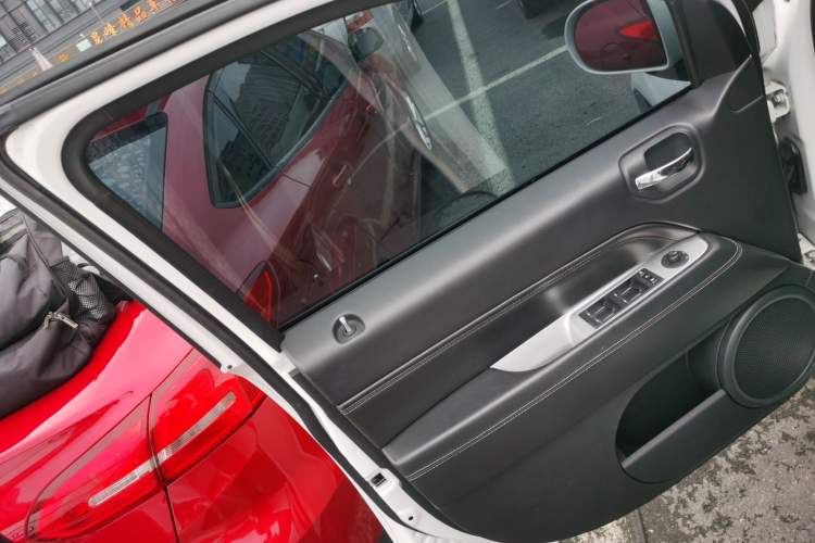 Used Jeep Compass 2015 2.0L Two-Wheel Drive Luxury Edition