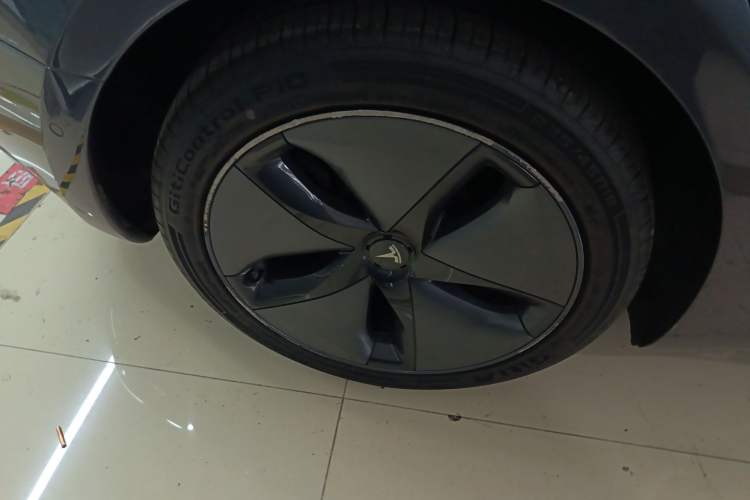Used Tesla Model 3 2019 Long-Range Rear-Wheel-Drive Version
