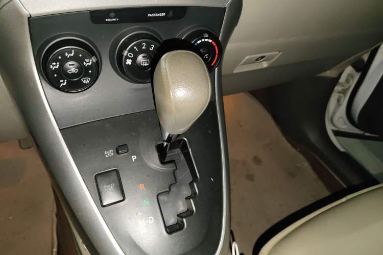 Used Toyota Verso 2015 180E CVT Crossover Edition Gear Lever