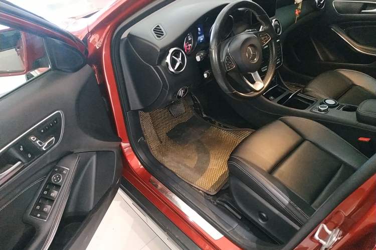 Used Mercedes-Benz GLA 2017 GLA 200 Sport Edition Driver Seat