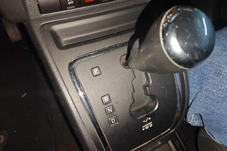 Used Jeep Patriot 2014 2.0L Sport Enhanced Edition Gear Lever