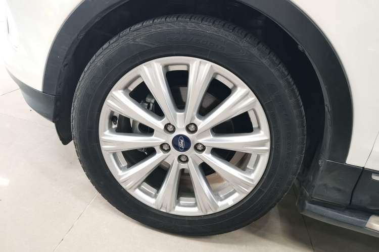 Used Ford Kuga 2018 EcoBoost 180 Two-Wheel-Drive Luxury Wing Edition Left Front Wheel Hub