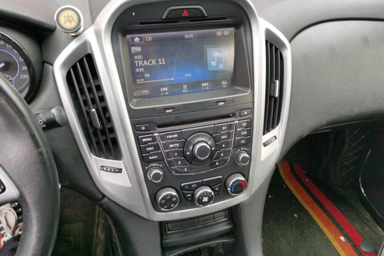 Used JMC Yusheng S350 2013 2.0T Manual Two-Wheel Drive Gasoline Luxury Edition 5 Seats
