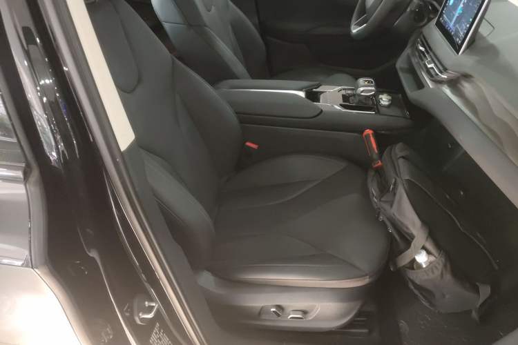 Used Hongqi E-QM5 2022 431 km Charge & Enjoy Edition