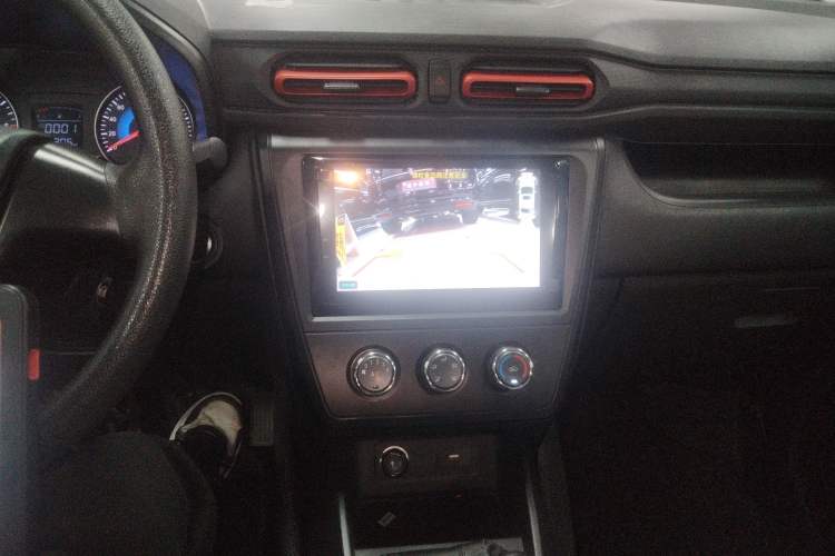 Used Dongfeng Fengon 380 2022 1.5L Standard Edition 7-Seater Passenger Vehicle Audio And AC Panel