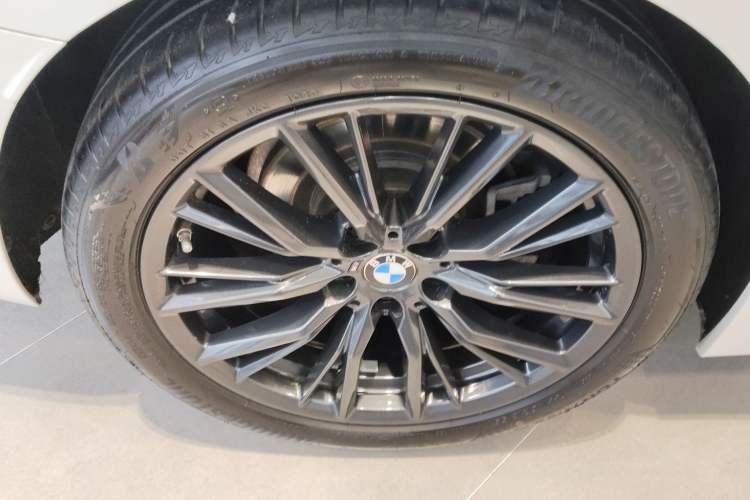 Used BMW 3 Series 2023 325i M Sport Night Edition Package Right Rear Wheel Hub
