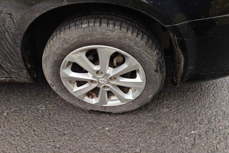 Used Soueast V3 Lingyue 2012 Revised Version 1.5L Manual Comfort Edition Right Front Wheel Hub