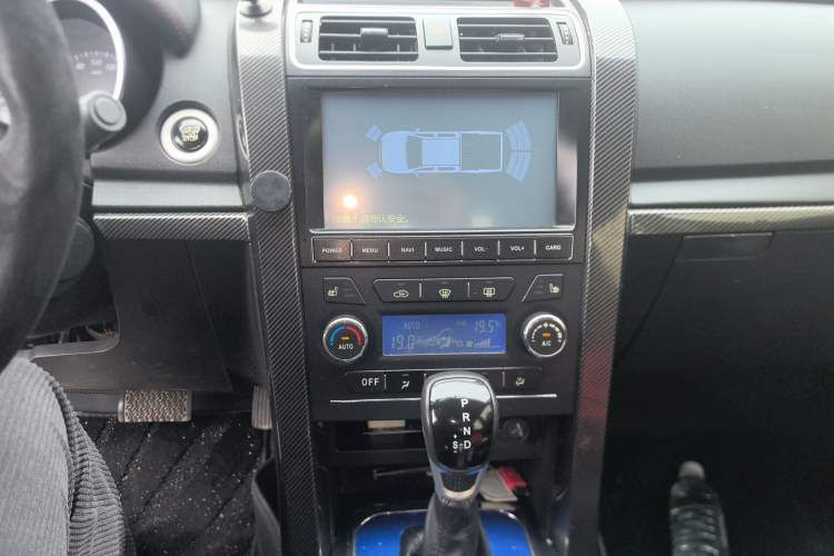 Used Huanghai N3 2018 2.4T Automatic 2WD Prestige Edition 4K22D4T