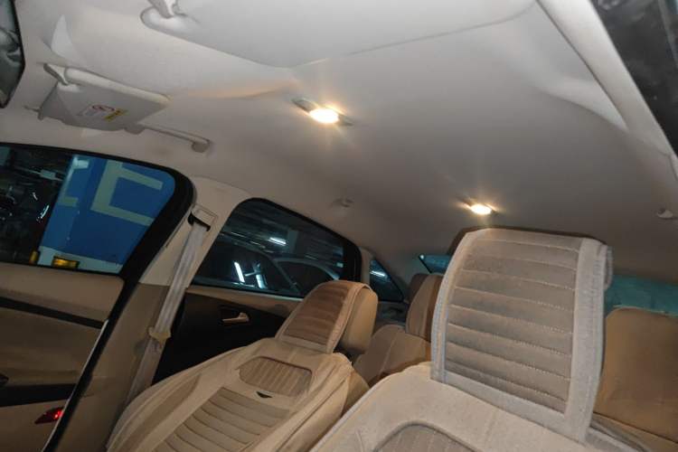 Used Ford Focus 2017 Sedan 1.6L Automatic Comfort Plus SmartDrive Edition Headliner