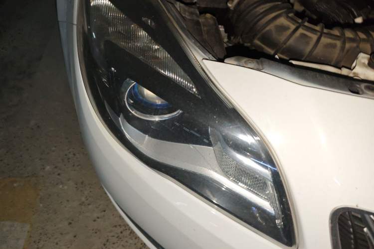 Used Buick Regal 2015 2.0L Leading Fashion Edition Right Front Headlight