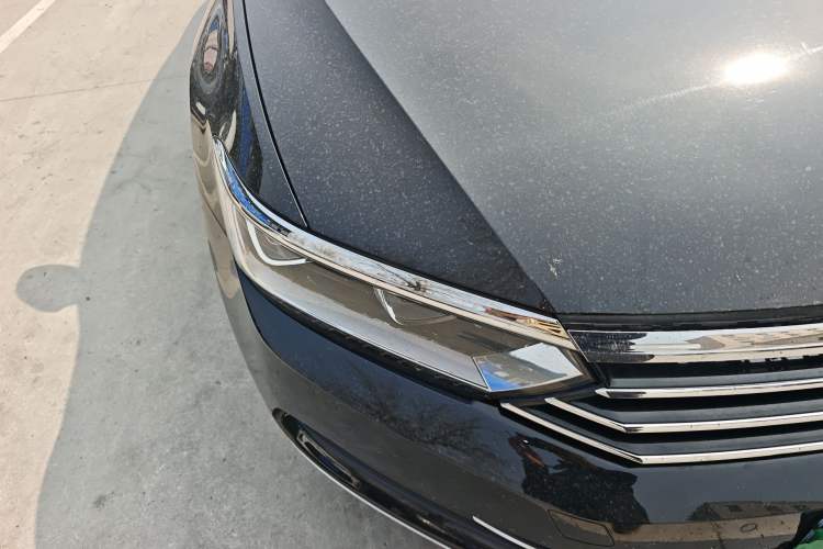 Used Volkswagen Magotan 2017 330TSI DSG Luxury Model Right Front Headlight