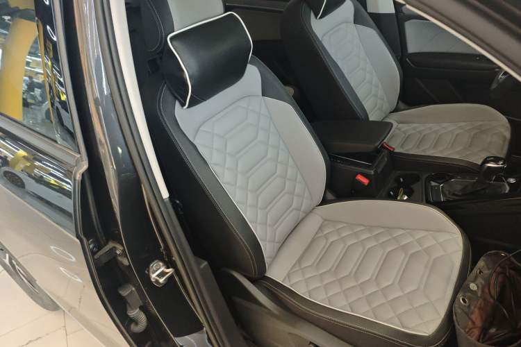 Used Volkswagen Tayron 2023 280TSI Two-Wheel-Drive Luxury Plus Advanced Version Right Front Seat