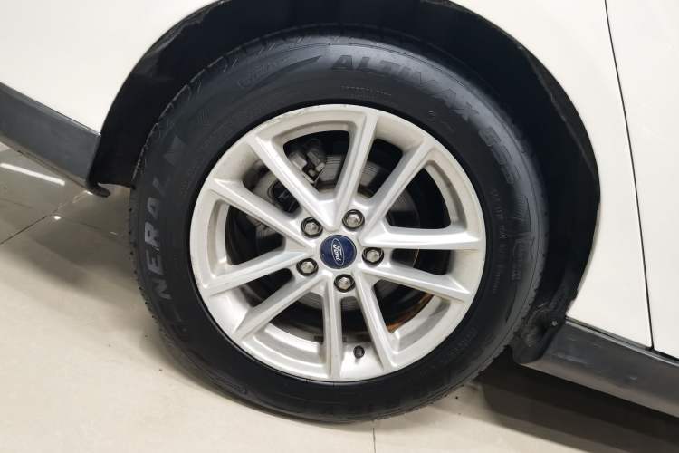 Used Ford Focus 2015 Sedan 1.6L Manual Fashion Edition Right Rear Wheel Hub