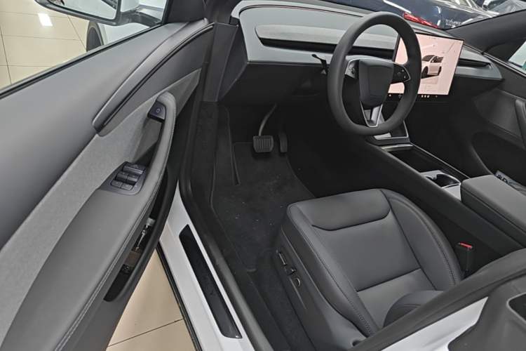 Used Tesla Model Y 2026 Rear-Drive Model