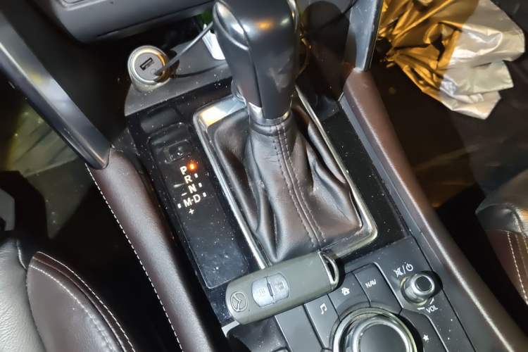 Used Mazda CX-4 2016 2.0L Automatic 2WD Blue Sky Luxury Edition Gear Lever