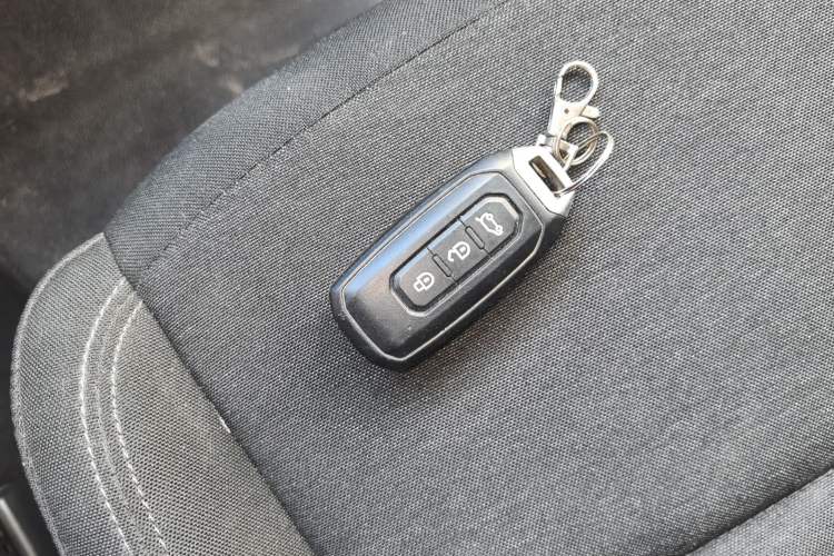 Used JMC Fushun 2023 2.0T Automatic Mid-Range Mid-Roof Commercial Multi-Purpose 7-Seater Passenger Vehicle