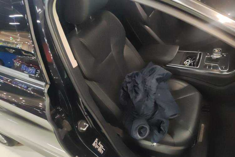 Used Hongqi H5 2022 Classic Model Facelift 1.8T Automatic Smart Connect Flagship Edition
