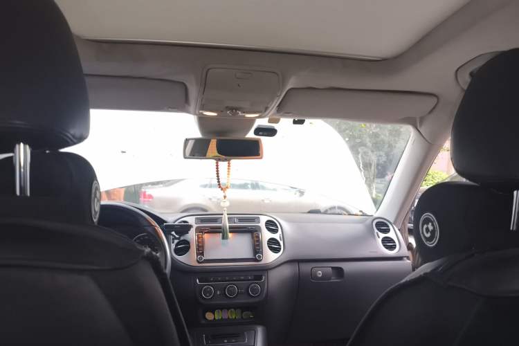 Used Volkswagen Tiguan 2013 2.0 TSI Automatic All-Wheel-Drive Flagship Edition Headliner