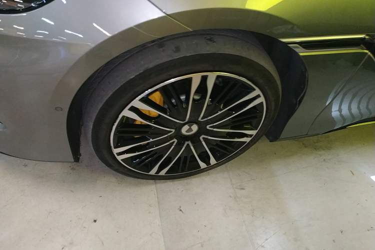 Used Denza Z9 2024 1100 km Four-Wheel Drive Max Version