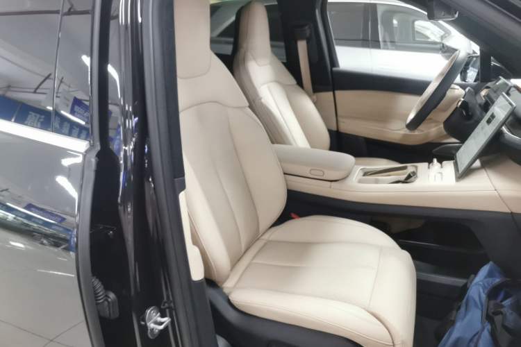 Used Nio EC7 2024 75 kWh Right Front Seat