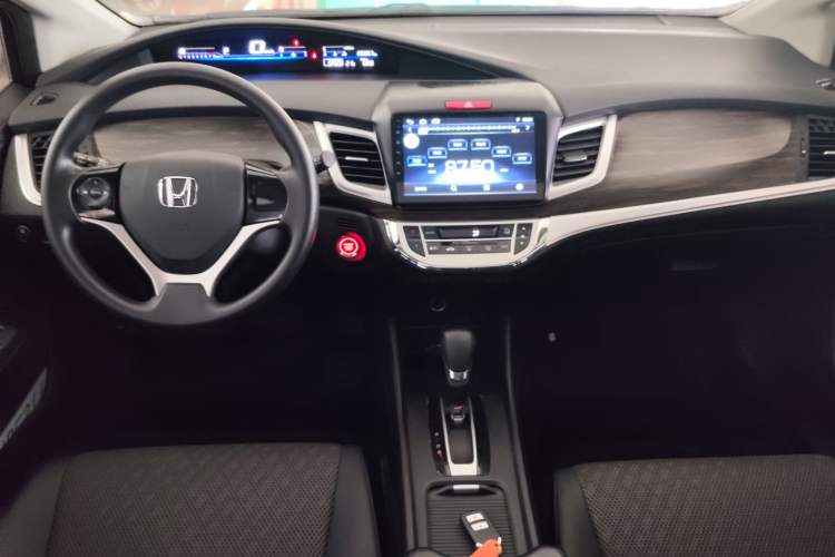 Used Honda Jade 2017 1.8L automatic Comfort version 5 seats Center Console
