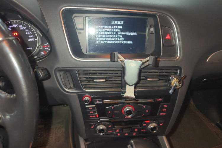 Used Audi Q5 2016 40 TFSI Technology Edition Audio And AC Panel