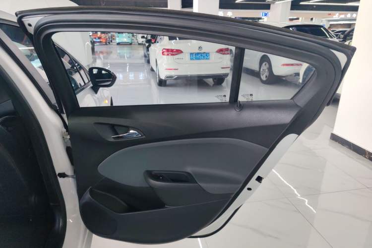 Used Chevrolet Cruze 2018 320 Automatic Pioneer Sunroof Edition