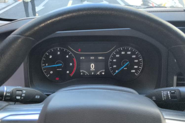 Used JMC Fushun 2023 2.0T Automatic Mid-Range Mid-Roof Commercial Multi-Purpose 7-Seater Passenger Vehicle