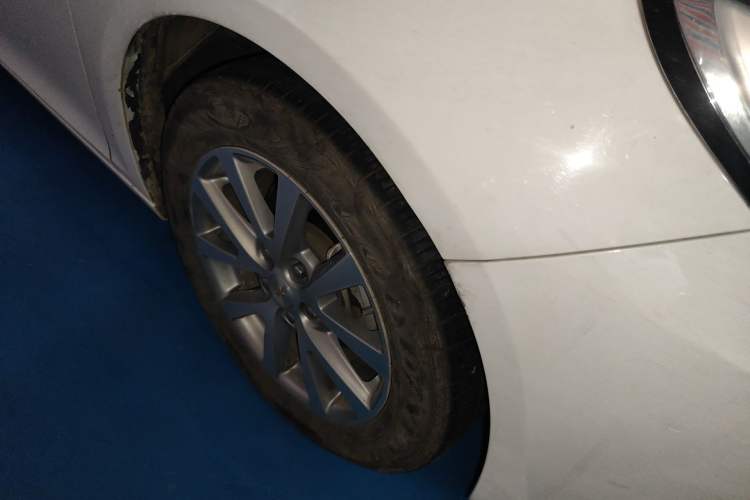 Used Chevrolet Malibu 2017 1.5T Automatic Luxury Edition Right Front Wheel Hub