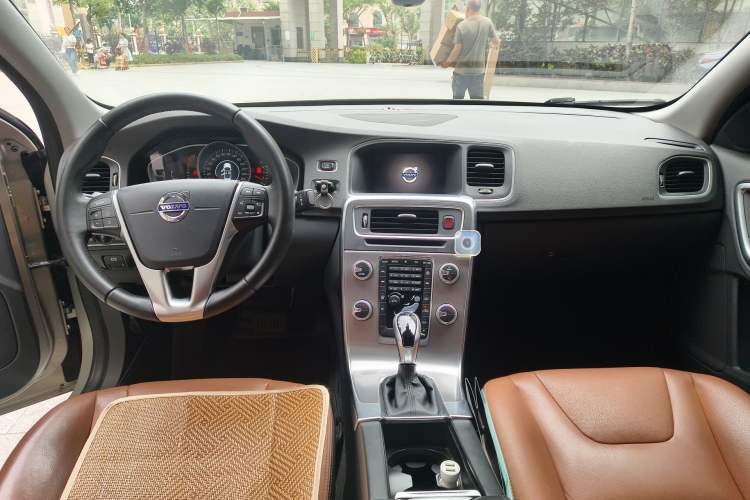 Used Volvo S60 2017 S60L T3 Smart Upgrade Edition
