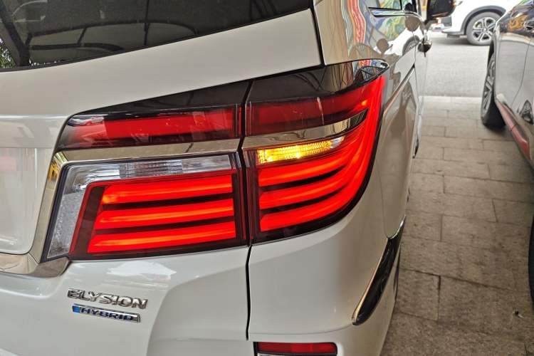 Used Honda Elysion 2019 2.0L Hybrid Luxury Edition Exterior 1