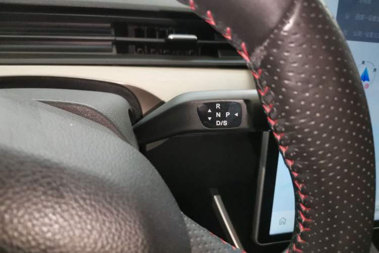 Used NETA V 2021 Standard Range Entertainment Version – Upgraded Model Gear Lever