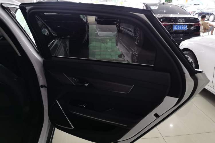 Used Jaguar XFL 2022 XFL 2.0T P200 Two-Wheel-Drive Elite Luxury Edition