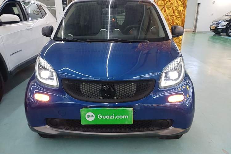 Used smart fortwo 2015 1.0L 52 kW hardtop Dynamic version

