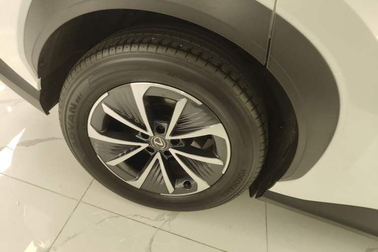 Used Lexus RZ 2023 450e All-Wheel Drive Luxury Edition Right Rear Wheel Hub