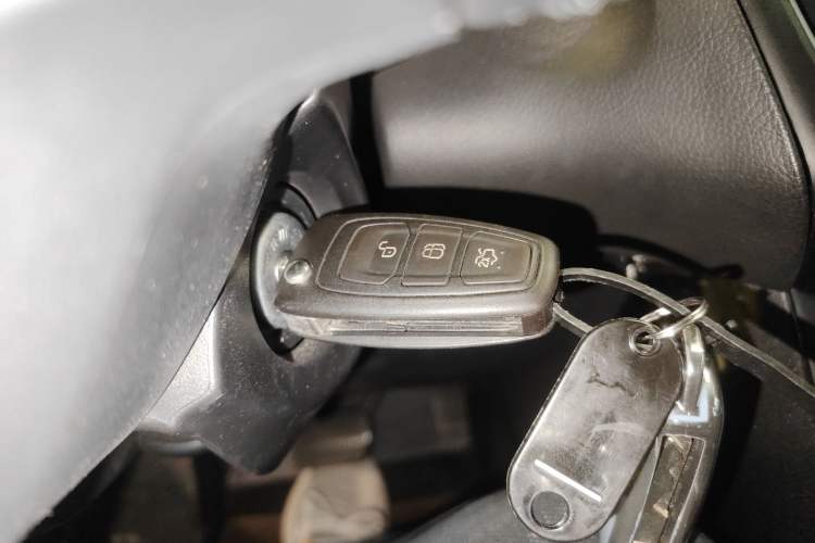 Used Ford Focus 2018 Hatchback Classic 1.6L Automatic Trendy SmartDrive Edition Interior 1