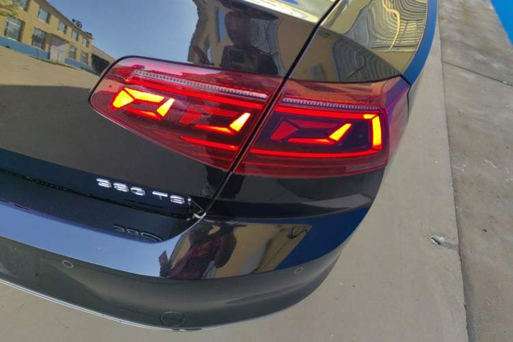 Used Volkswagen Magotan 2026 30 Million Vehicles Selected Model 380TSI DSG Luxury Edition Exterior 3