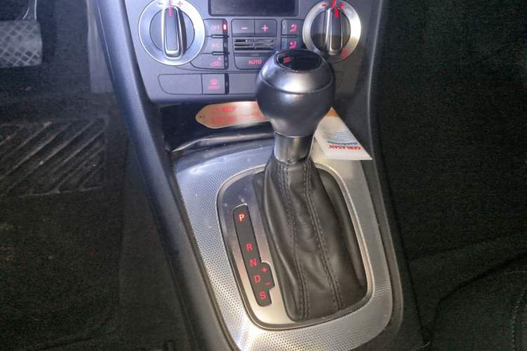 Used Audi Q3 2015 30 TFSI Comfort Model Gear Lever