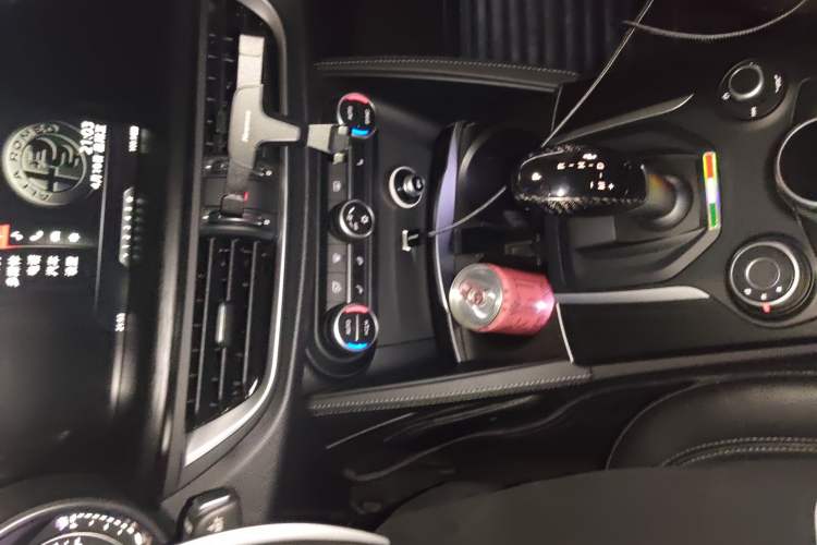 Used Alfa Romeo Stelvio 2017 2.0T 200HP Luxury Edition Audio And AC Panel