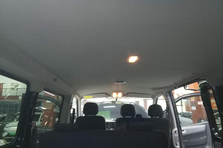 Used SAIC MAXUS Xintu V80 2024 Aotuntong Value Edition 6MT Short Wheelbase Ultra-Low Roof 127 Ps 5/6 Seats