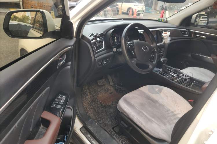 Used GAC Trumpchi GS7 2017 280T Two-Wheel Drive Luxury Model
