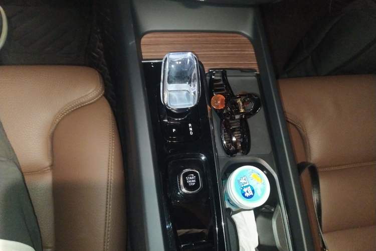 Used Volvo XC60 New Energy 2024 T8 Plug-in Hybrid Long-Range All-Wheel Drive Smart Luxury Edition
