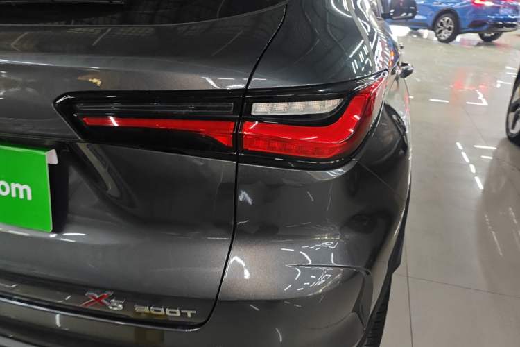 Used CHANGAN OSHAN X5 2021 1.5T DCT Prestige Edition Right Rear Taillight