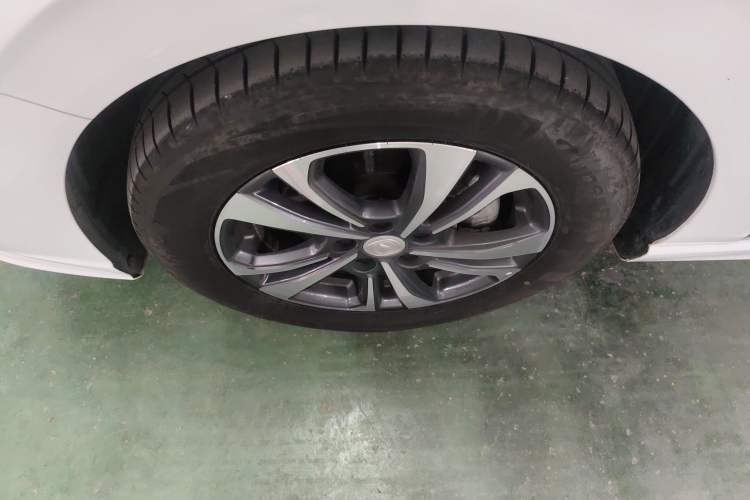 Used CHANGAN Eado 2023 Changan Edition PLUS Blue Whale NE 1.4T GDI DCT Prestige Version Left Front Wheel Hub