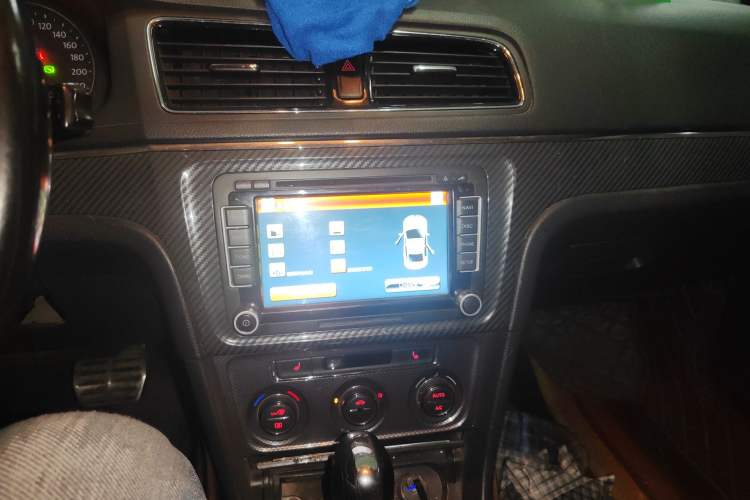 Used Volkswagen Cross Lavida 2014 1.4TSI DSG
