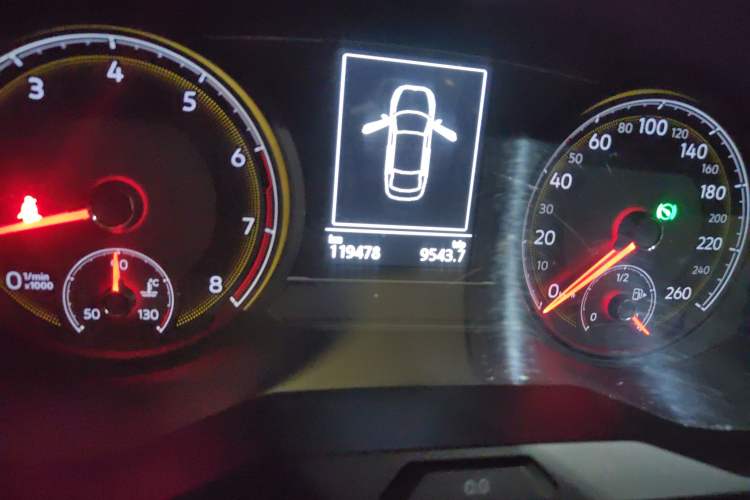 Used Volkswagen Lamando 2019 280TSI DSG Comfort Edition China VI standard Odometer Close Up