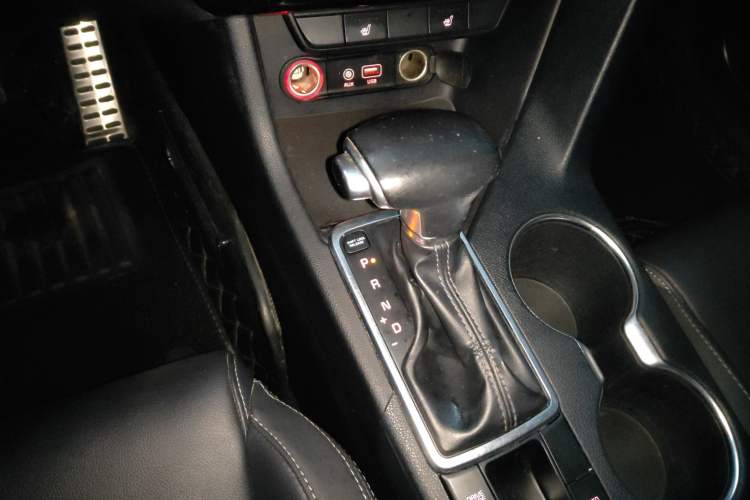 Used Kia KX5 2017 1.6T Automatic Two-Wheel Drive 15th Anniversary Special Edition DLX