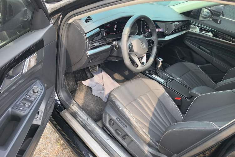 Used Volkswagen Passat 2024 380TSI Dragon Glory Edition
